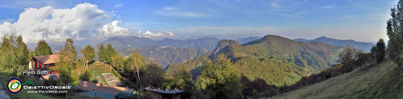 74 Vista panoramica dal Pizzo Cerro (1285 m).jpg